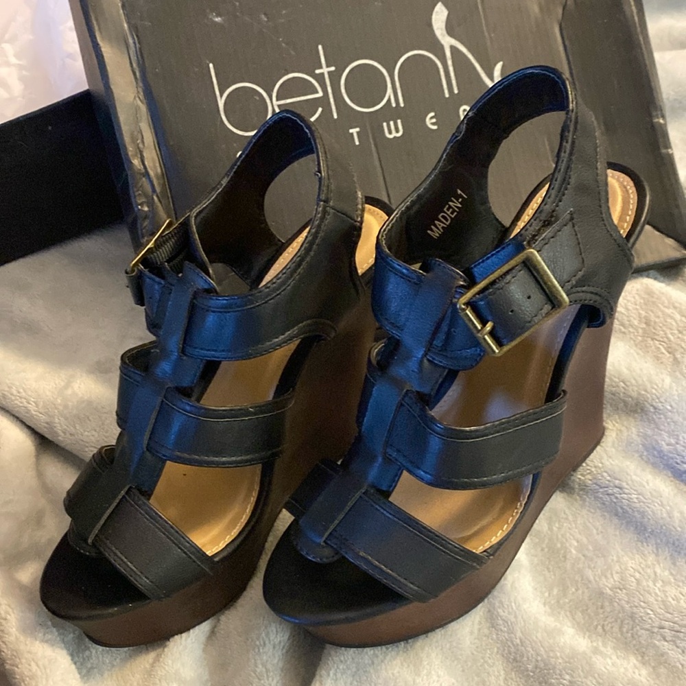 Betani wedge heels, size 8